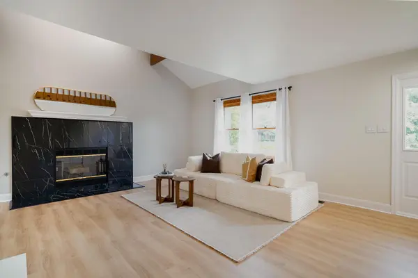 9323 Sunrise LN, Orland Park, IL 60462
