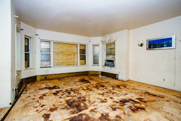 8255 S Saint Lawrence AVE, Chicago, IL 60619