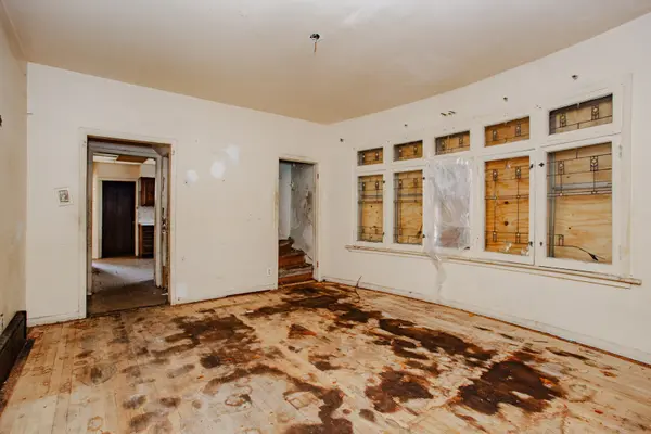 8255 S Saint Lawrence AVE, Chicago, IL 60619