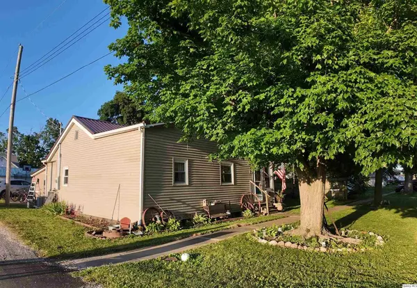 213 W South, Mt. Sterling, IL 62353