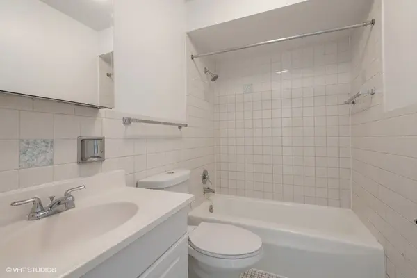 2003 W Touhy AVE #203, Chicago, IL 60645