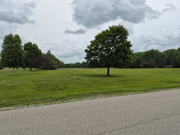 37133 N Fox Hill DR, Wadsworth, IL 60083