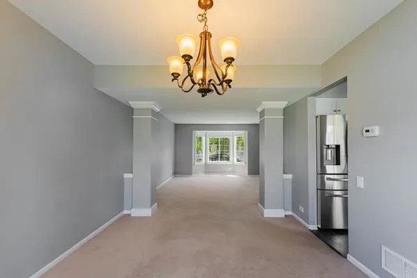 1371 E Braymore CIR, Naperville, IL 60564