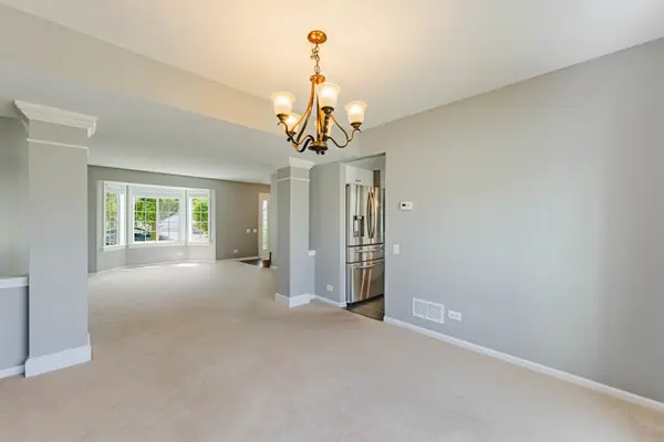1371 E Braymore CIR, Naperville, IL 60564