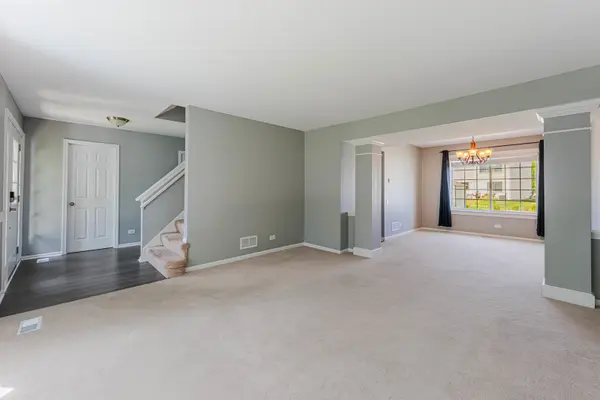 1371 E Braymore CIR, Naperville, IL 60564