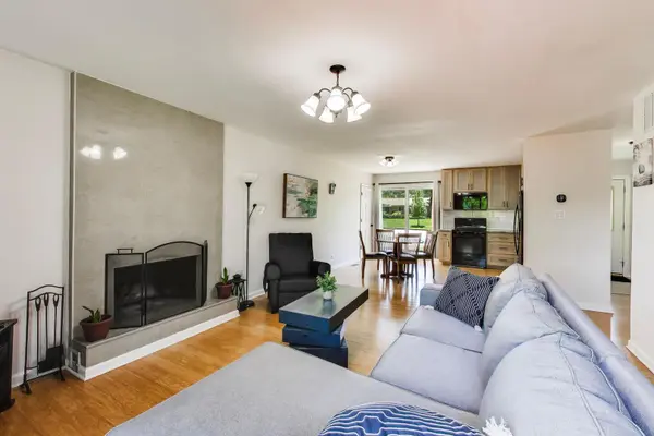 420 Bode RD, Hoffman Estates, IL 60169