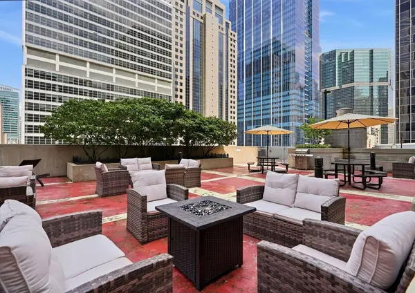212 W Washington ST #1707, Chicago, IL 60606