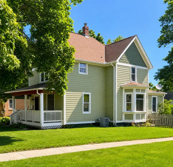 902 Wicker ST, Woodstock, IL 60098