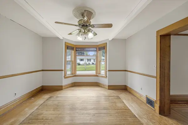 902 Wicker ST, Woodstock, IL 60098