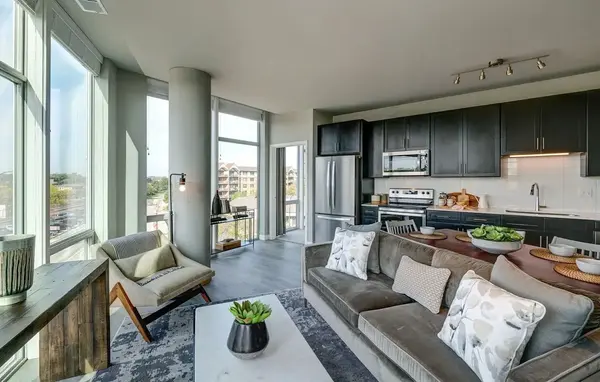 20 W Northwest HWY #206, Mount Prospect, IL 60056