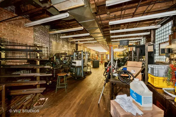 313 W Chestnut ST, Chicago, IL 60610