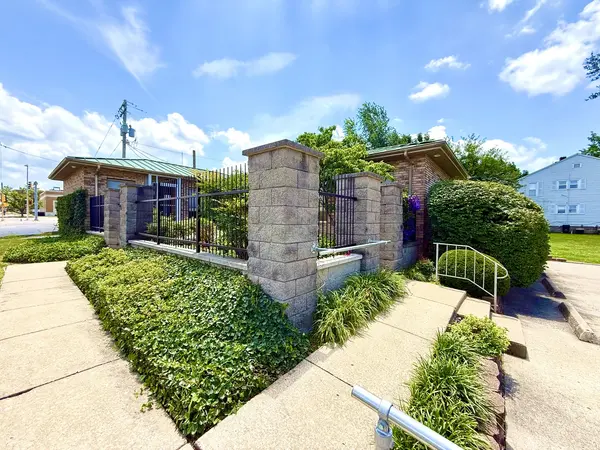 200 S 16th ST, Herrin, IL 62948