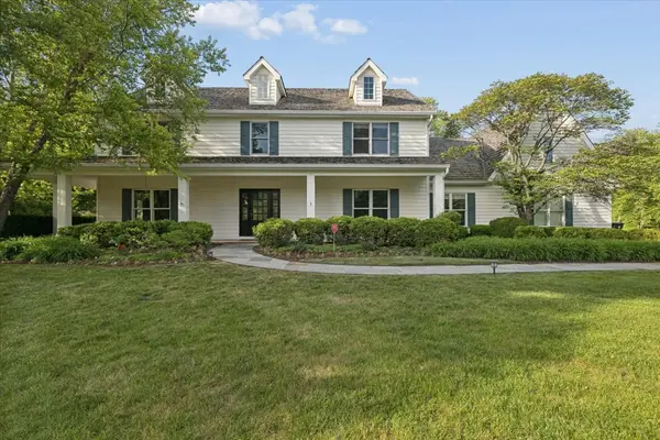 455 Hunter LN, Lake Forest, IL 60045