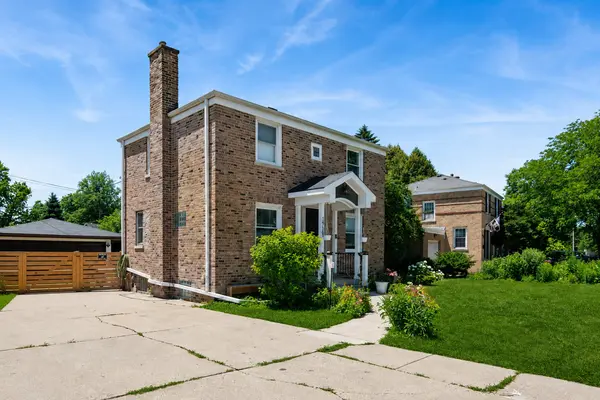 1738 Mannheim RD, Des Plaines, IL 60018