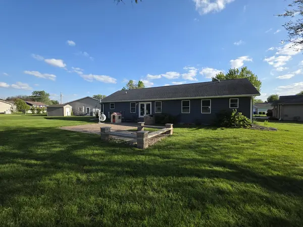 563 Pine Meadow DR, Dixon, IL 61021