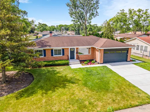 49 King LN, Des Plaines, IL 60016