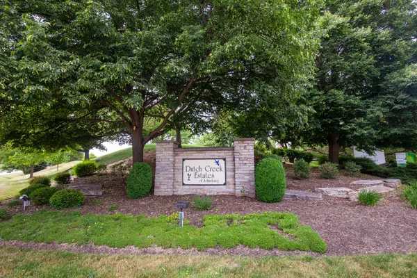 2912 Fox Knoll CT, Mchenry, IL 60051