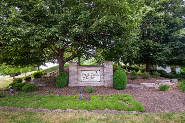 2912 Fox Knoll CT, Mchenry, IL 60051