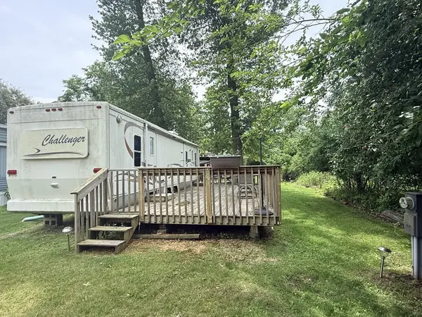 25-15 Woodhaven Lakes, Sublette, IL 61367