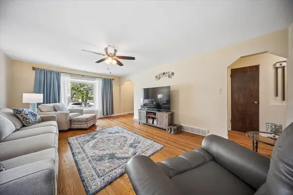 883 Buffalo AVE, Calumet City, IL 60409