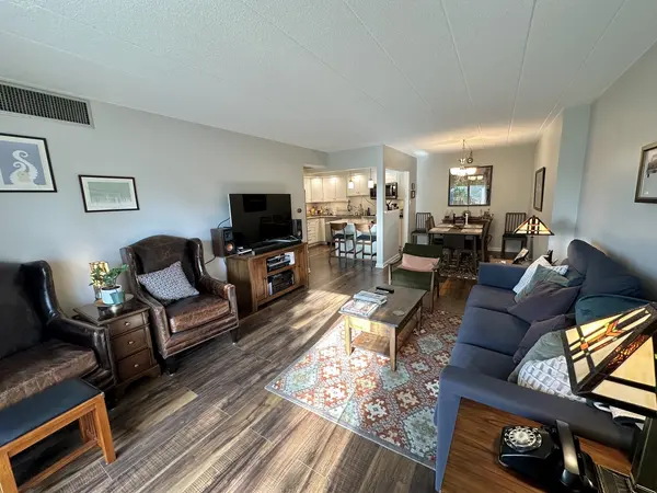 110 W Butterfield RD #310S, Elmhurst, IL 60126