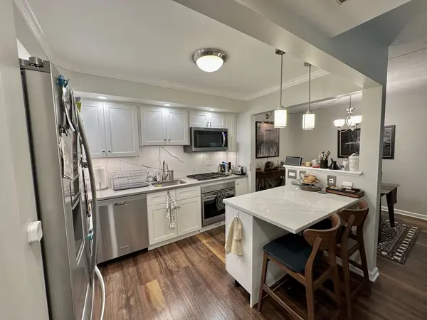 110 W Butterfield RD #310S, Elmhurst, IL 60126