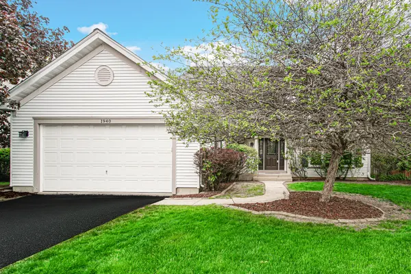 1940 Waverly LN, Algonquin, IL 60102