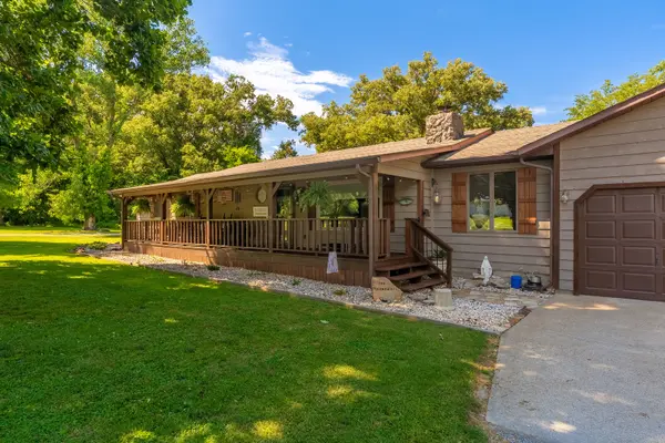180 White Oak LN, Harrisburg, IL 62946