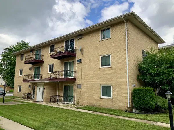17760 Rosewood DR, Lansing, IL 60438