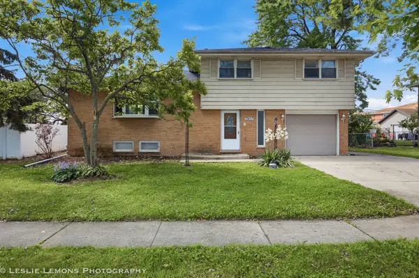 7907 W 89th ST, Hickory Hills, IL 60457