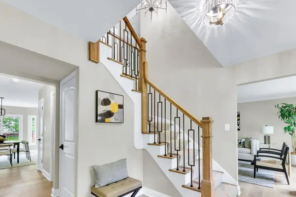 967 W Bauer RD, Naperville, IL 60563