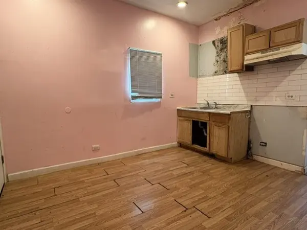 8711 S Exchange AVE, Chicago, IL 60617