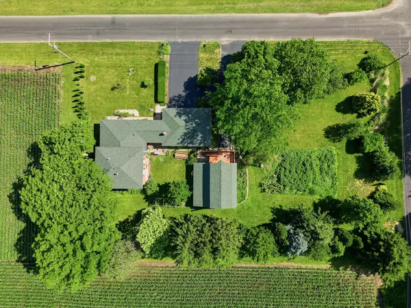 31040 Penrose RD, Sterling, IL 61081