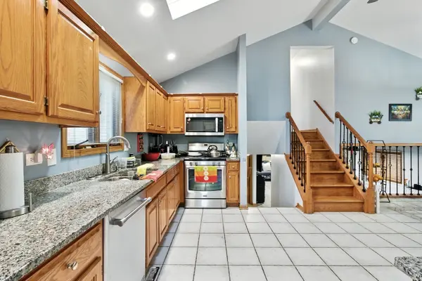 7051 W 64th PL, Chicago, IL 60638