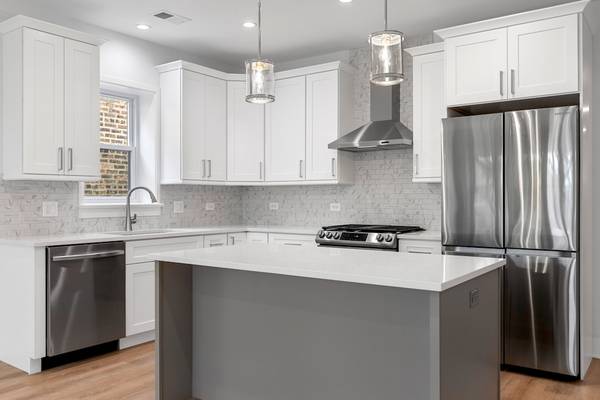 6423 N Washtenaw AVE #3, Chicago, IL 60645