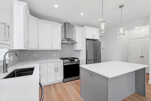 6423 N Washtenaw AVE #3, Chicago, IL 60645