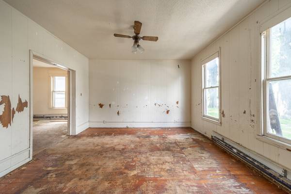 709 W 16th ST, Davenport, IA 52804