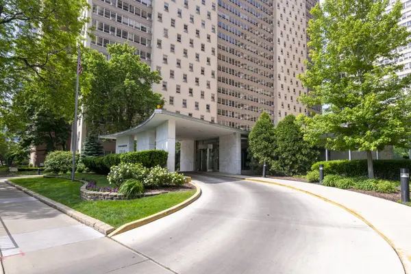 3950 N Lake Shore DR #317C, Chicago, IL 60613