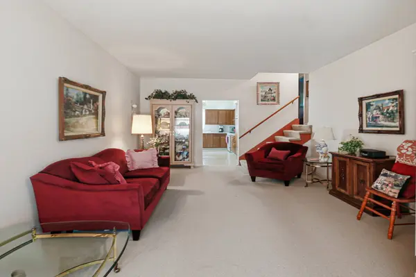 1026 Half Day RD, Highland Park, IL 60035