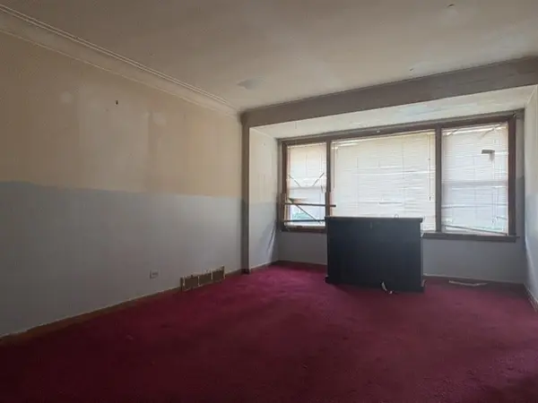 8153 S Marquette AVE, Chicago, IL 60617