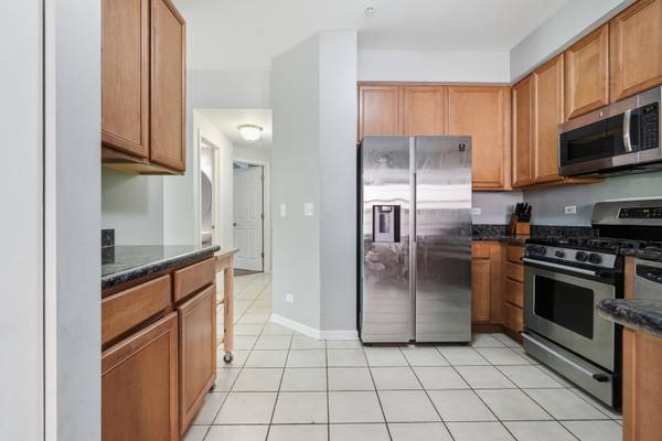 974 KENSINGTON DR, Northbrook, IL 60062