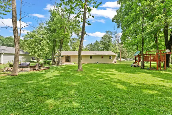 1617 Lake Shore DR, Mahomet, IL 61853