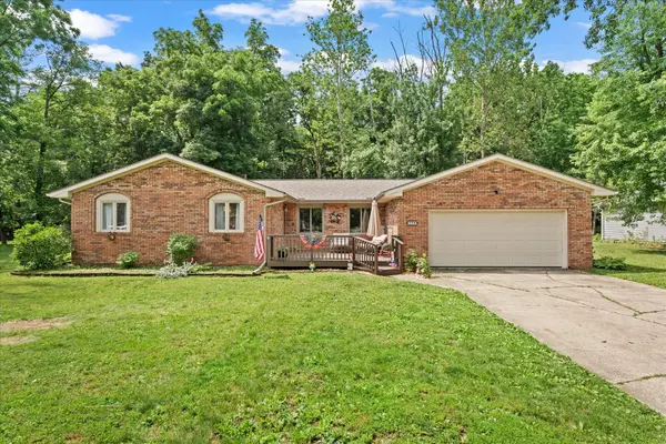1617 Lake Shore DR, Mahomet, IL 61853