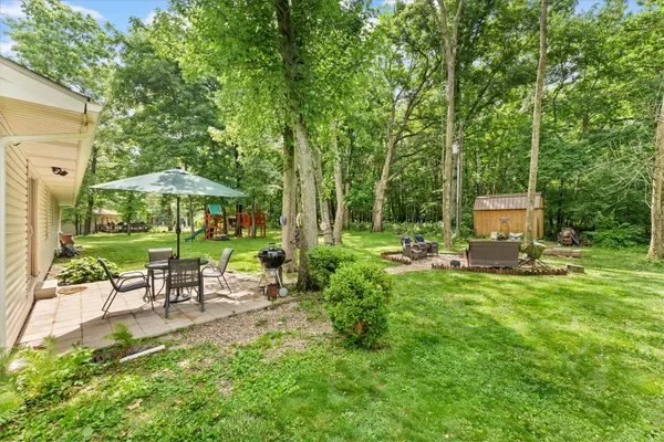 1617 Lake Shore DR, Mahomet, IL 61853