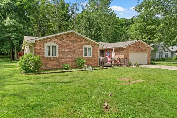 1617 Lake Shore DR, Mahomet, IL 61853