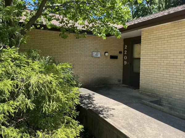 2209 Grange CIR, Urbana, IL 61801