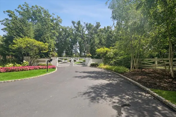 25185 Shagbark RD, Mettawa, IL 60045