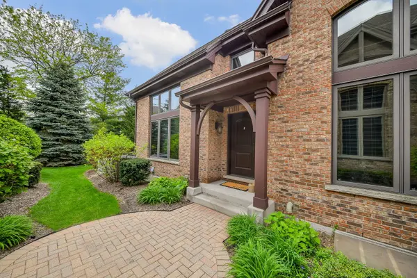 2009 MacKenzie PL #2009, Wheaton, IL 60187