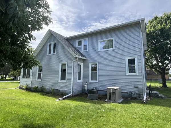 209 N School ST, Atkinson, IL 61235