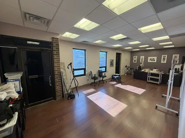 1229 E Algonquin RD #I, Arlington Heights, IL 60005